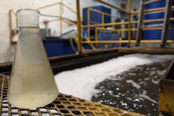 Proceso de tratamiento de aguas residuales