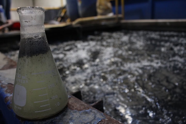 Proceso de tratamiento de aguas residuales