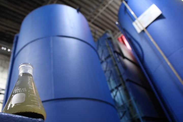 Proceso de tratamiento de aguas residuales