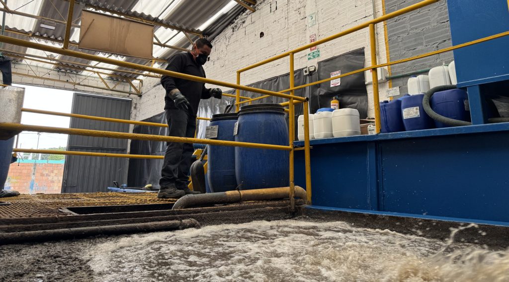 Equipo profesional especializado en sostenibilidad ambiental